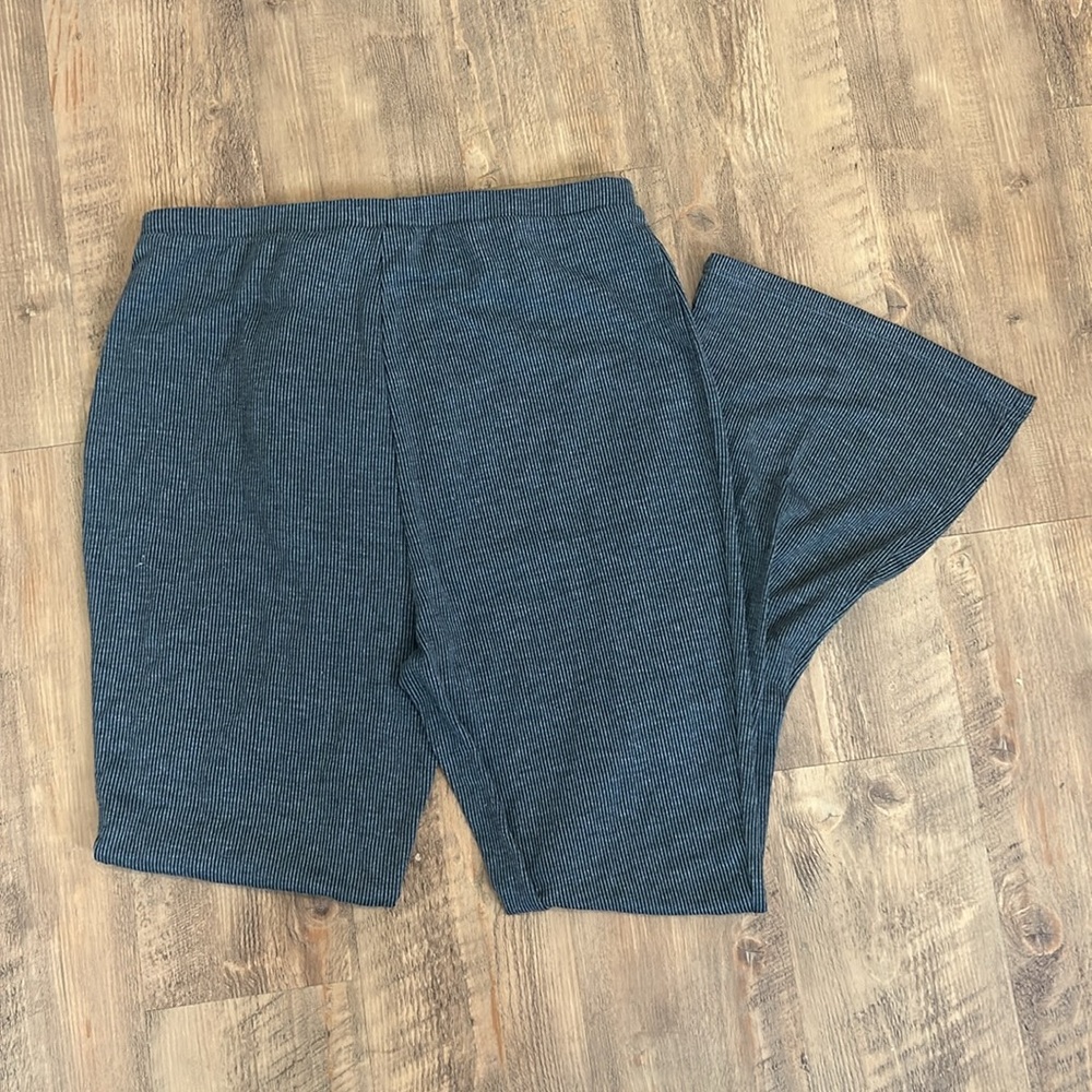 Colsie Ribbed Gray Flare Leggings Size Large - Picture 5 of 5